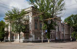 Здание (улица Льва Толстого, 25) с перекрестка