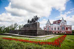 Памятник В.И. Чапаеву на одноименной площади