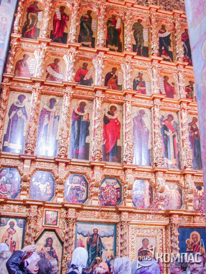 Иконостас в Соборе Троицы Живоначальной в Троицком Ипатьевском монастыре
