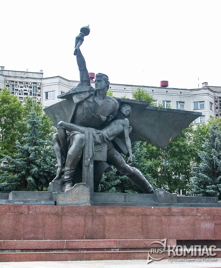 Монумент Славы на площади Мира