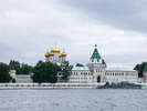 Свято-Троицкий Ипатьевский мужской монастырь с другой стороны реки Костромы