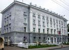 Административное здание (Советская улица, 53) сейчас изуродован