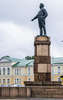 Памятник Кирову, всегда следит за комунальщиками