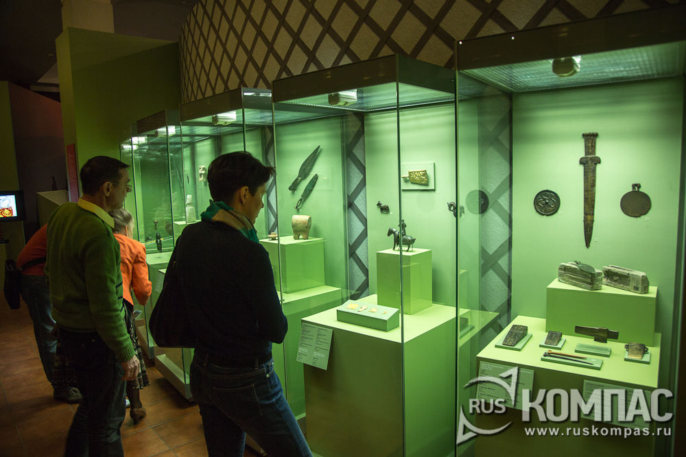 �������