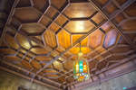Дубовый потолок парадного вестибюля