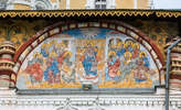 Наружный пояс фресок на библейские сюжеты под крышей Воскресенского собора 