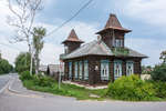 Деревянный дом с двумя башенками в стиле модерн на ул.Чапаева