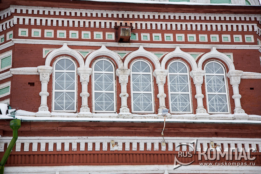 Окна Серафимовской церкви