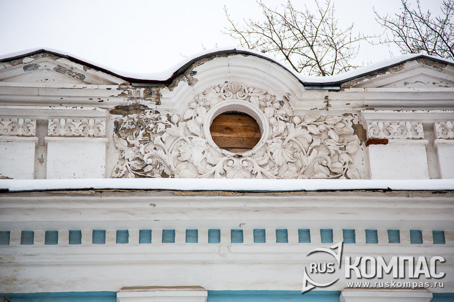 Лепной декор фасада дома на Спасской улице