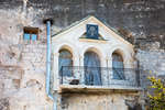 Окна церкви святого Климента (бывшая Георгиевская), вырубленная в скале