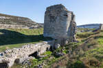 Вторая башня крепости Каламита с сухим рвом-ловушкой