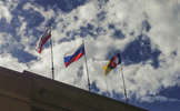 Флаги на здании администрации