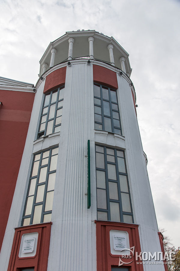 Одна из башен кинотеатра «Звезда»