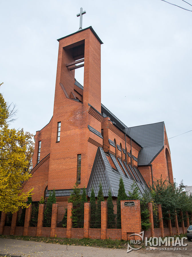 Католический костёл Преображения Господня, построен в 1995-2003 гг.
