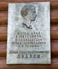 Памятная табличка на здании администрации усадьбы