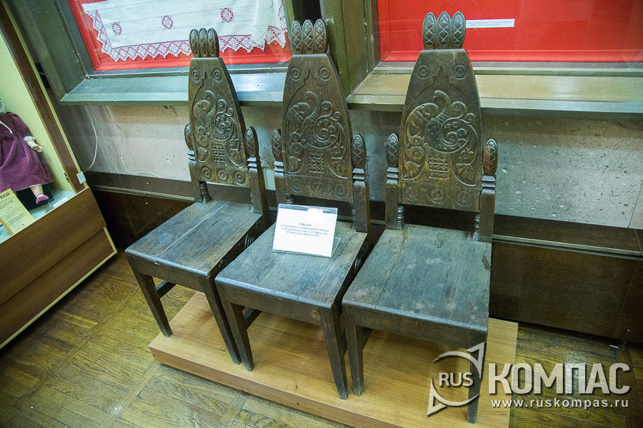 Деревянные резные стулья в русском стиле, конец XIX - начало XX вв.