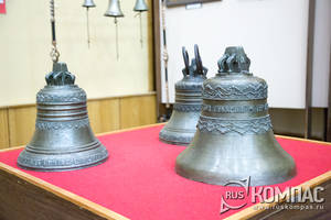 Церковные колокола в экспозиционном зале музея диорамы