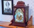 Часы в голубой гостиной и портрет Софьи Львовны Энгельгардт (младшей дочери первого владельца Мураново)