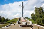 Парадная военная лестница и памятник «Журавли»