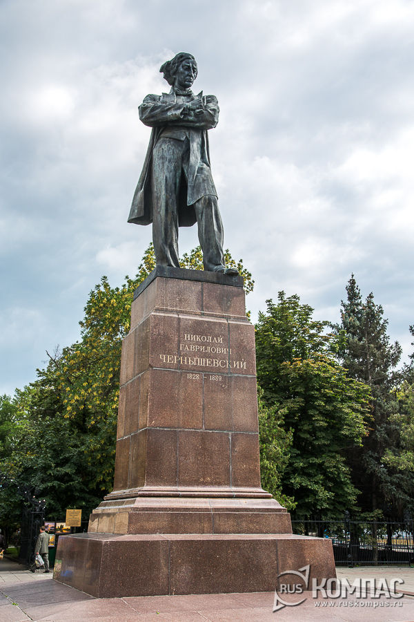 Памятник Н.Г. Чернышевскому на одноименной площади
