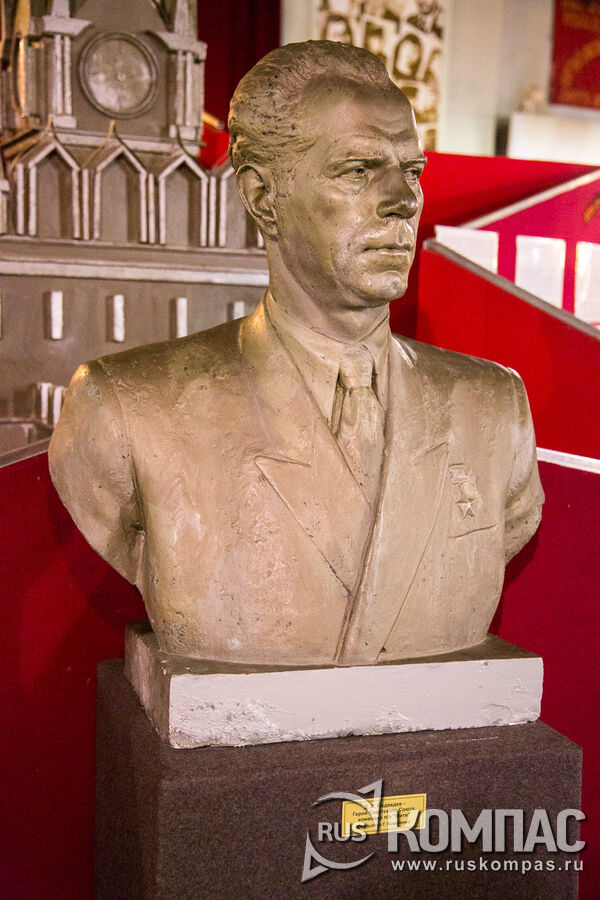 Д.М. Медведев - Герой Советского Союза, командир отряда Митя