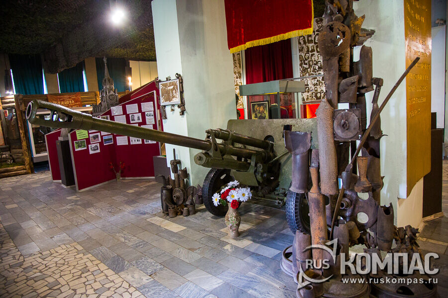 Пушка Зис-3 в зале музея