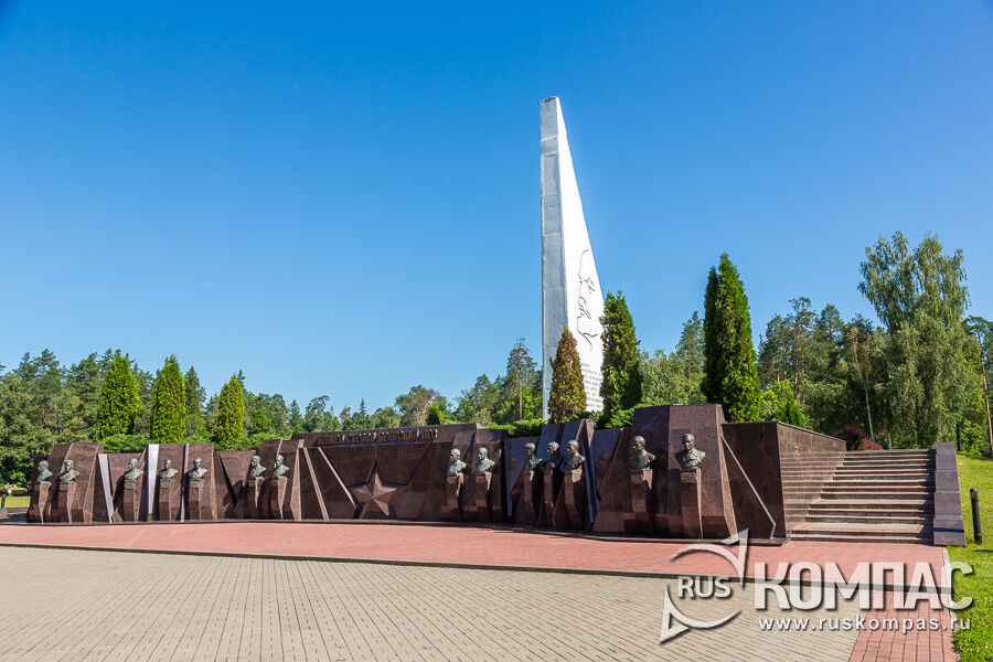 Мемориал Обелиск - знамя