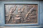 Барельеф  «Бог кузнечного дела Вулкан с помощниками кует молнии» , слева липа - символ Липецка 