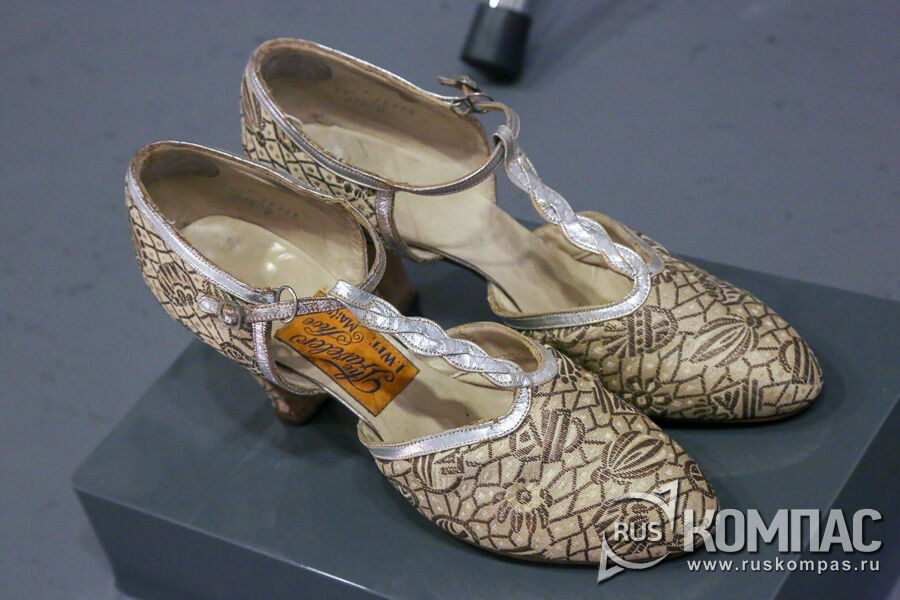 ������� ����� �� ����� ����������� ����� � �-�������� �������� �� ���������� ����, ������������ �������� �� Traveler Shoe, The (���), 1920-� ��.