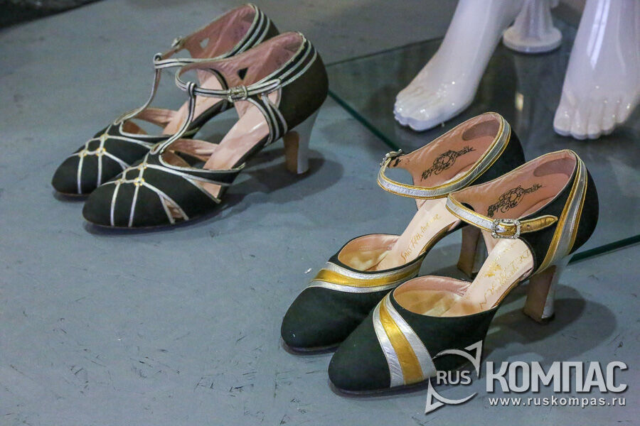 ������ �������� ����� �������� ����� Saks Fifth Avenue � The Emporium (���), 1920-� ����