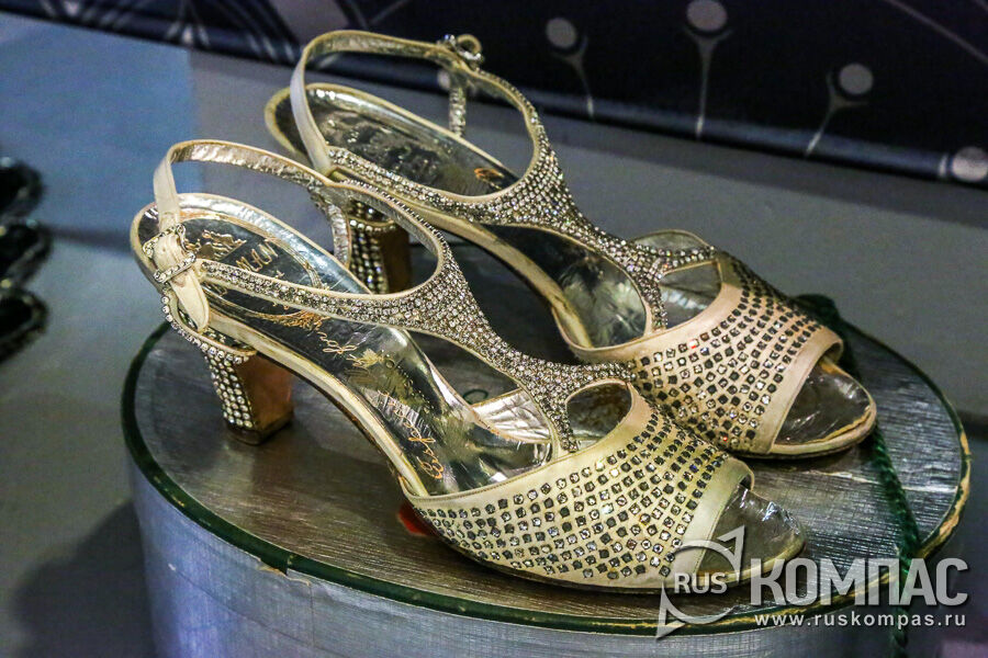 ����� � �������� ������� ������ ������� ���������� ����� � �������� �����, ��������� �������������� �������� (�� Delman, ���, 1930-39 ��.)