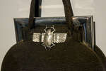 Египтоманиия в деталях - дамская сумочка декорирована металлическим скарабеем (США, 1920-е гг.)