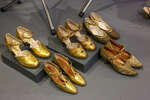 В 1920-е годы на туфли из серебряной и золотой лайки и ламе возник массовый спрос