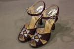 Открытые  атласные туфли сливового цвета, декорированные серебристой кожей