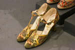 Туфли из парчи с Т-образной застёжкой, декорированные аппликацией из золотой кожи торговой марки Laird, Schober & Co (США), 1920-29 гг.