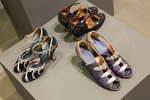Синие и лавандовые туфли из парчи, бархата и шёлка, сшитые в 1920-30 годы в США и Франции