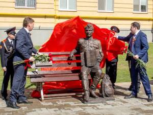В Самаре открыли скульптуру «Возвращение Героя»