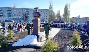 В Липецке памятник генералу Маргелову открыли его сыновья