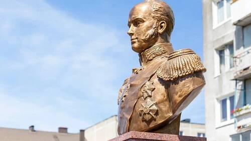 В Балтийске появился памятник адмиралу Сенявину