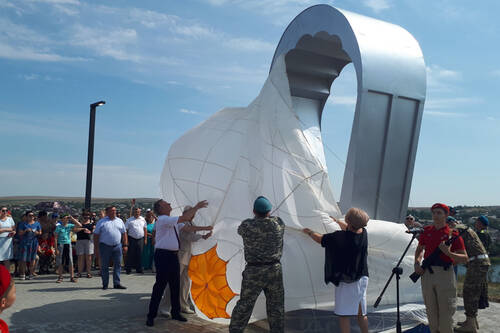 В день ВДВ в Белой Калитве открыли памятник «крылатой пехоте»