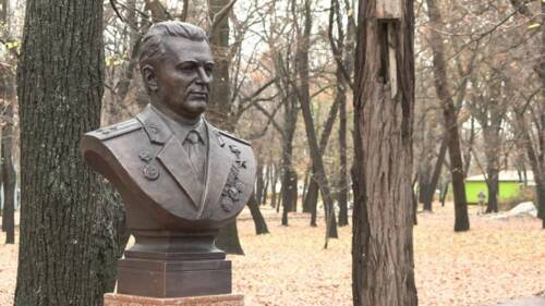 В Мелитополе открыли памятник руководителю штурма дворца Амина Георгию Бояринову